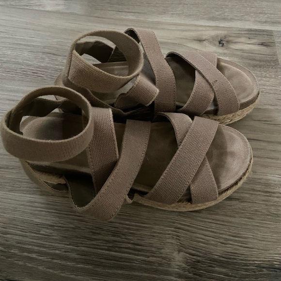 strappy sandals - Picture 1 of 2